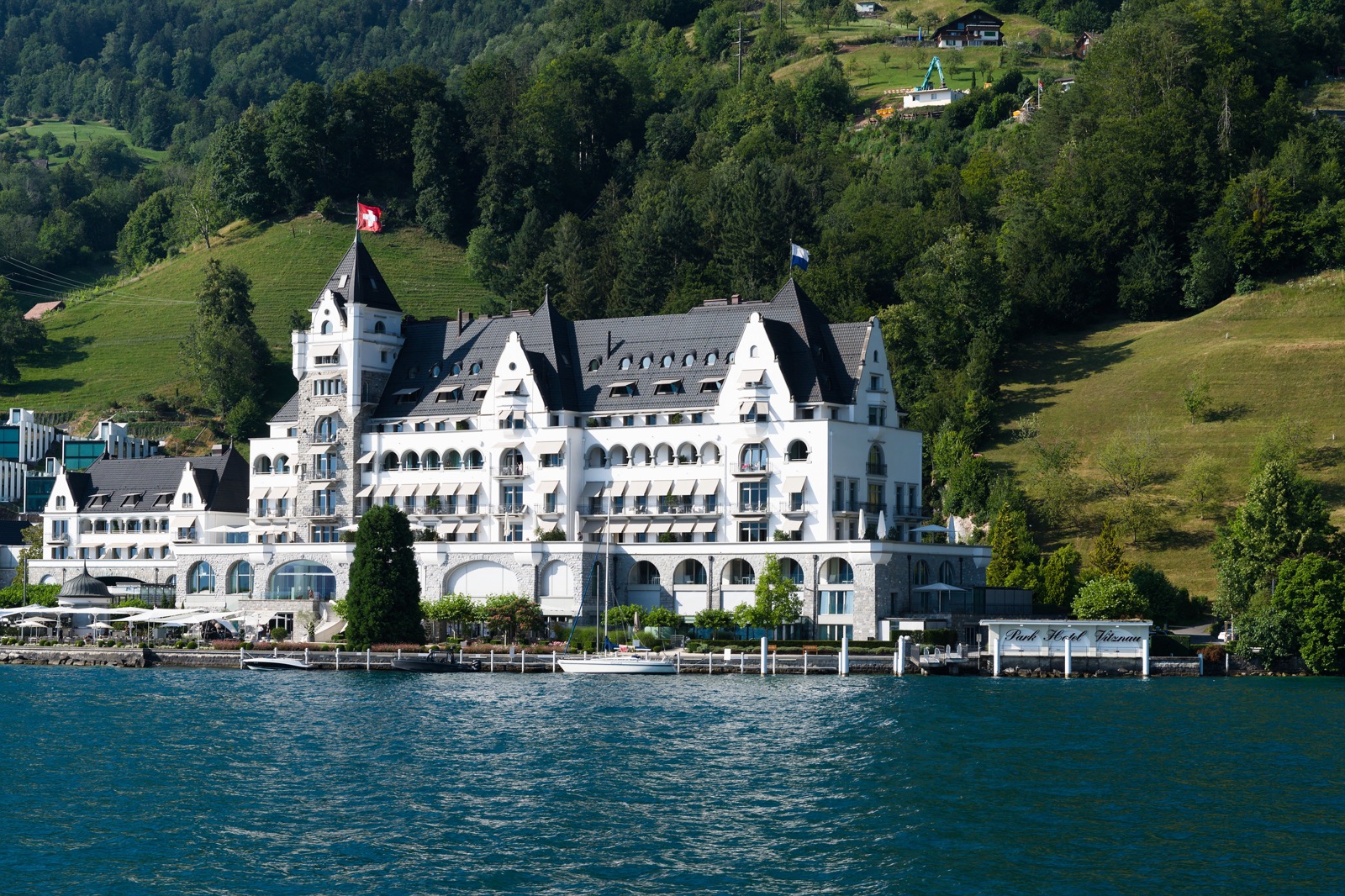 Hotel con piscina e spazi dedicati agli ospiti